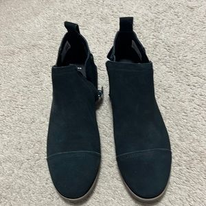 Tom’s size 8 bootie